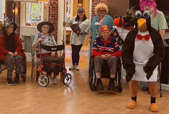 Halloween at Hillside Pines (I´m the penguin) Halloween at Hillside Pines (I´m the penguin)